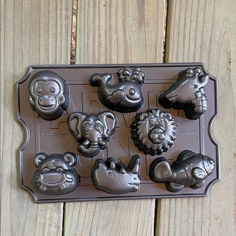 NORDIC WARE ZOO FRIENDS MINI CAKES PAN
